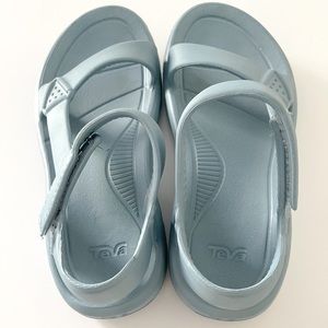Teva Hurricane Drift sandals in light blue size 8